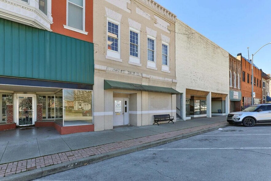 More Photos Of 105 W Cherry St, Nevada Office For Sale