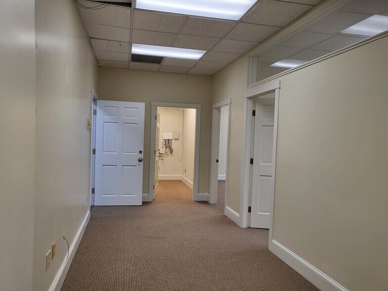 More Photos Of 56-58 Maine St, Brunswick Storefront Retail Office For Lease