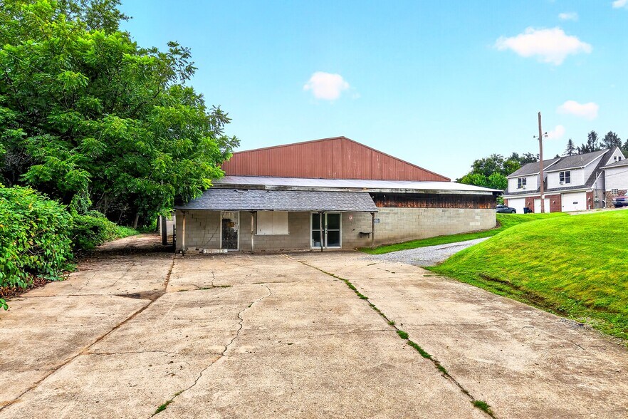 More Photos Of 1365 Mount Pleasant Rd, Greensburg Warehouse For Sale