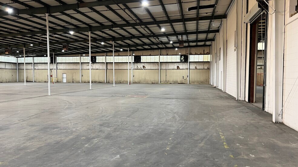 More Photos Of 2112 S Green St, Tupelo Warehouse For Lease