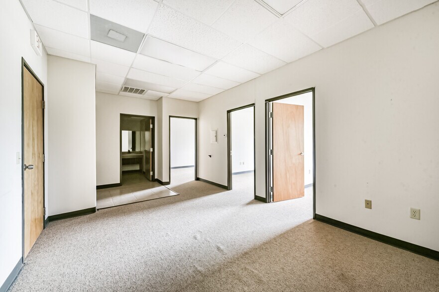 More Photos Of 20550 Townsen Blvd, Humble Office For Sale