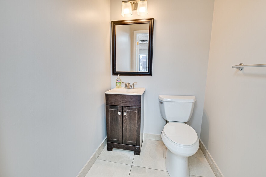 More Photos Of 894 Green St, Iselin Office For Sale