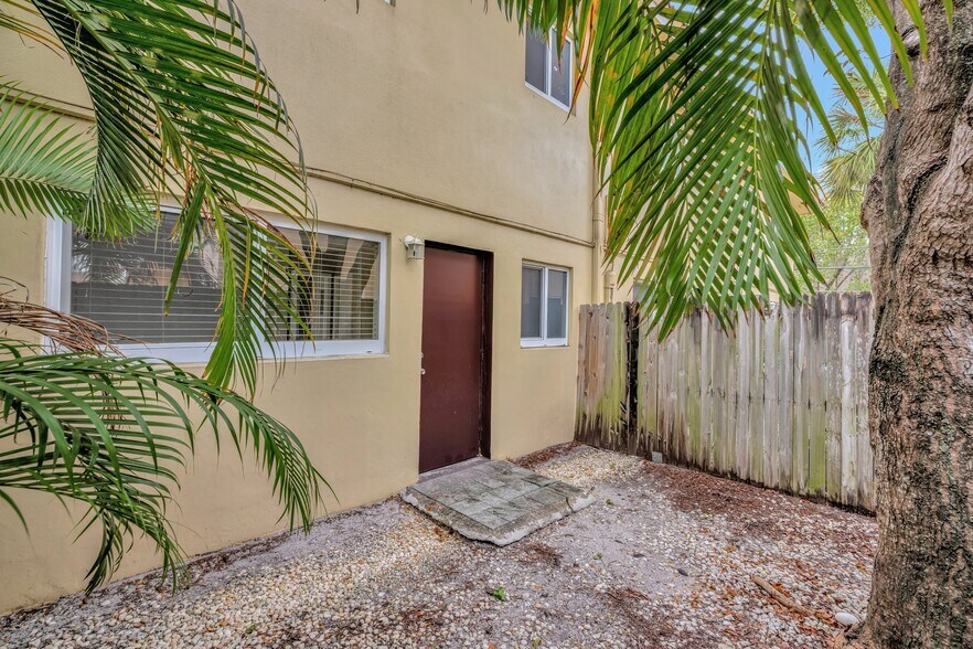 More Photos Of 2901 Middle River Dr, Fort Lauderdale Apartments For Sale