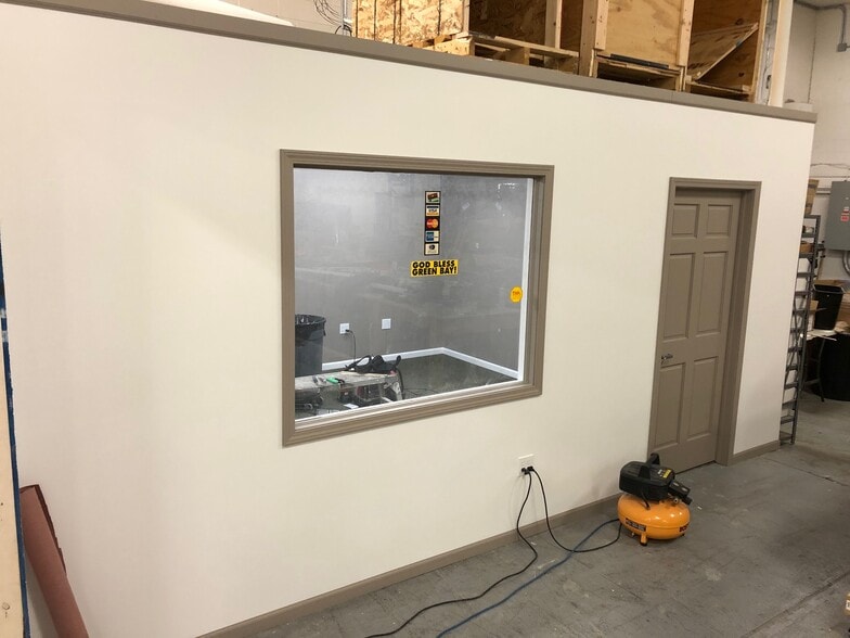 More Photos Of 16225-16237 W Ryerson Rd, New Berlin Industrial For Lease