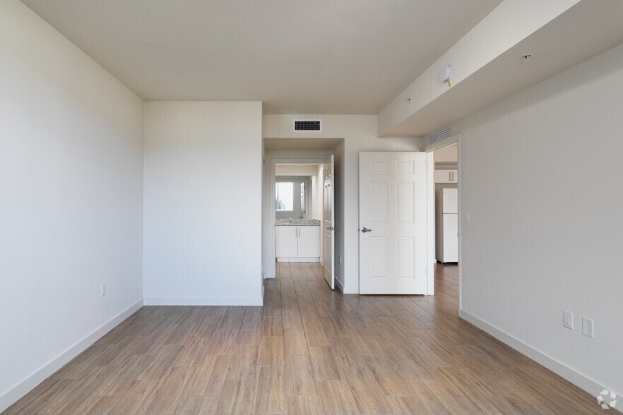 More Photos Of 961 SW 7th St, Miami Apartments For Lease