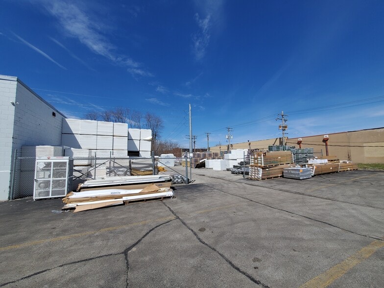 More Photos Of 1900 Harrison Ave, Rockford Warehouse For Sale