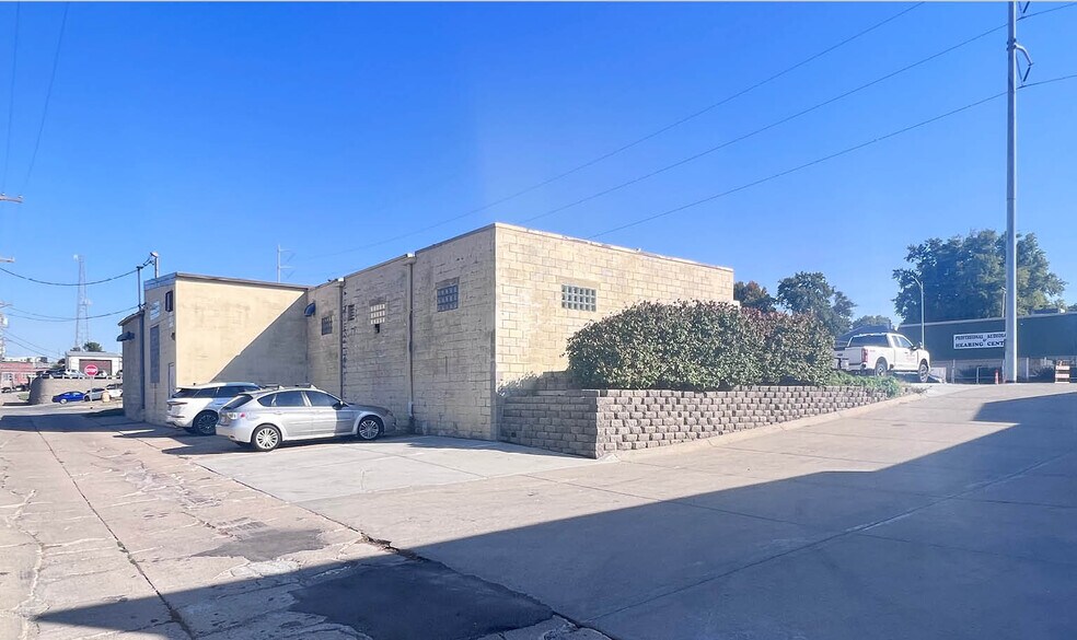 More Photos Of 4524 Leavenworth St, Omaha Warehouse For Lease