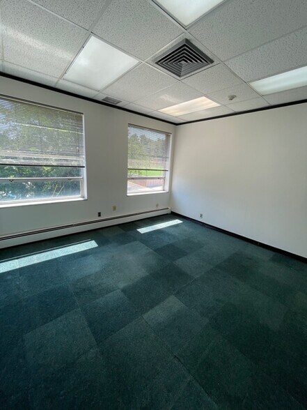 More Photos Of 1625 Lemoine Ave, Fort Lee Storefront Retail Office For Lease