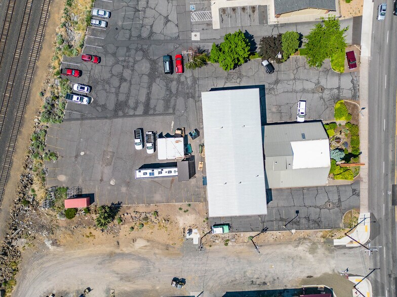 More Photos Of 2115 NE 3rd St, Bend Auto Repair For Sale