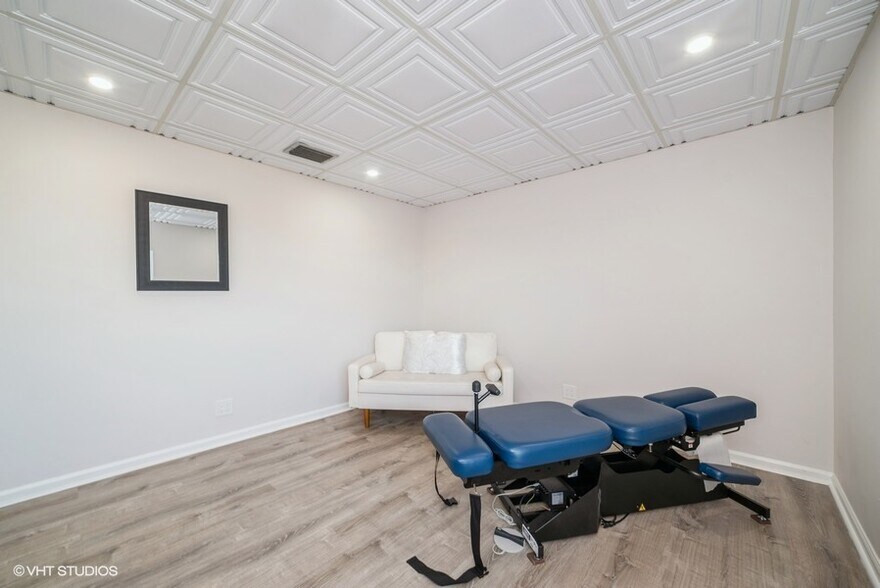 More Photos Of 2335 Tamiami Trl N, Naples Medical For Sale