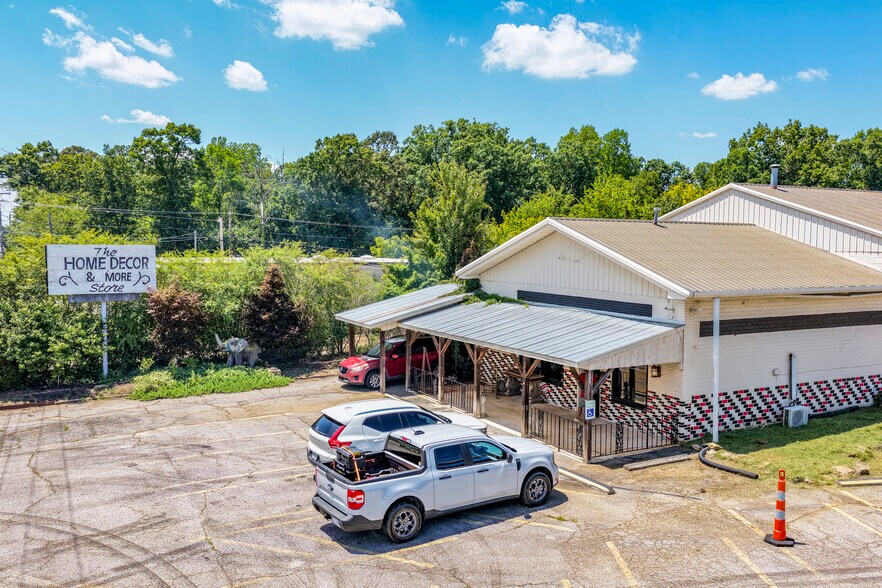 More Photos Of 1358 W Main St, Forest City Warehouse For Sale