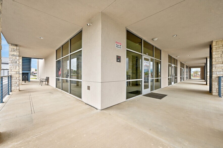More Photos Of 2050 Double Creek Dr, Round Rock Medical For Lease