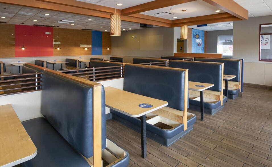 More Photos Of 4151 Sterling Ave, Kansas City Restaurant For Lease