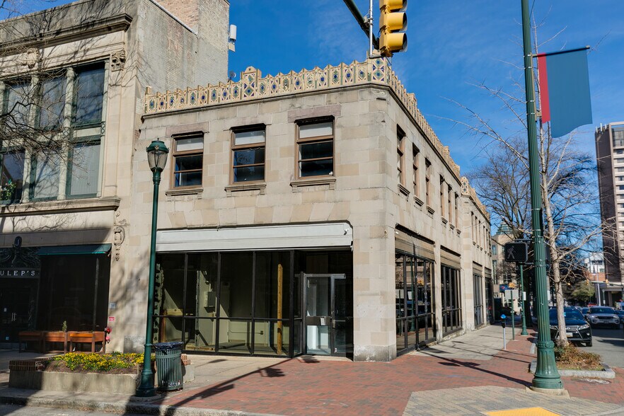 More Photos Of 424 E Grace St, Richmond Bank For Lease