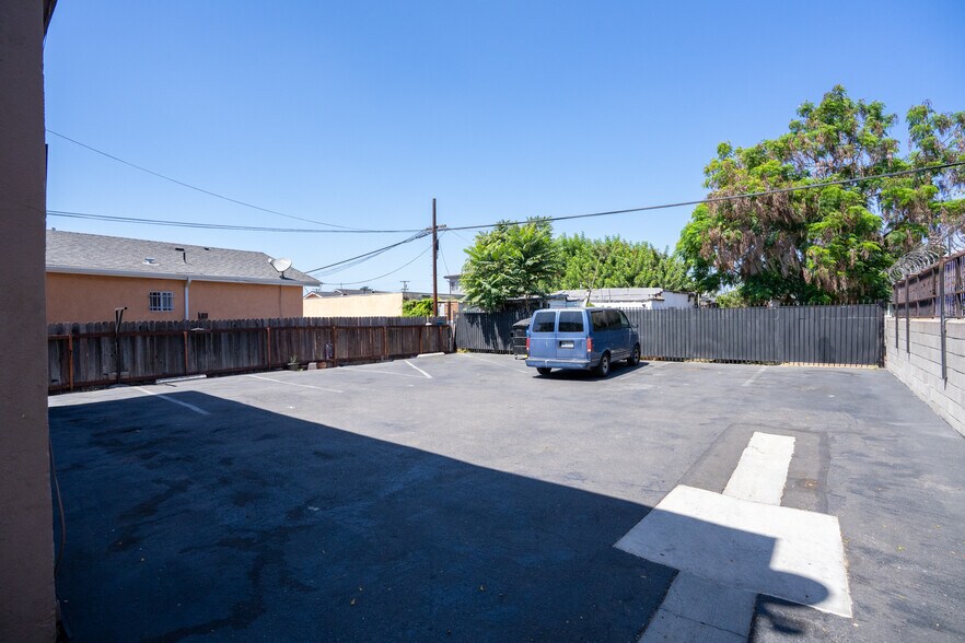 More Photos Of 1433 E 61st St, Los Angeles Apartments For Sale