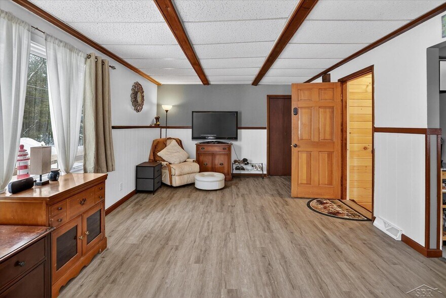 More Photos Of 10028 W Higgins Lake Dr, Roscommon Storefront Retail Residential For Sale