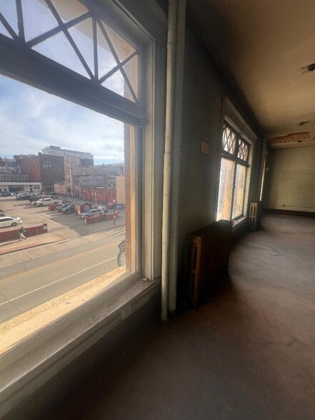 More Photos Of 922 4th Ave, Huntington Flex For Sale