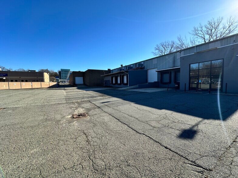 More Photos Of 4865 Arthur Kill Rd, Staten Island Warehouse For Lease