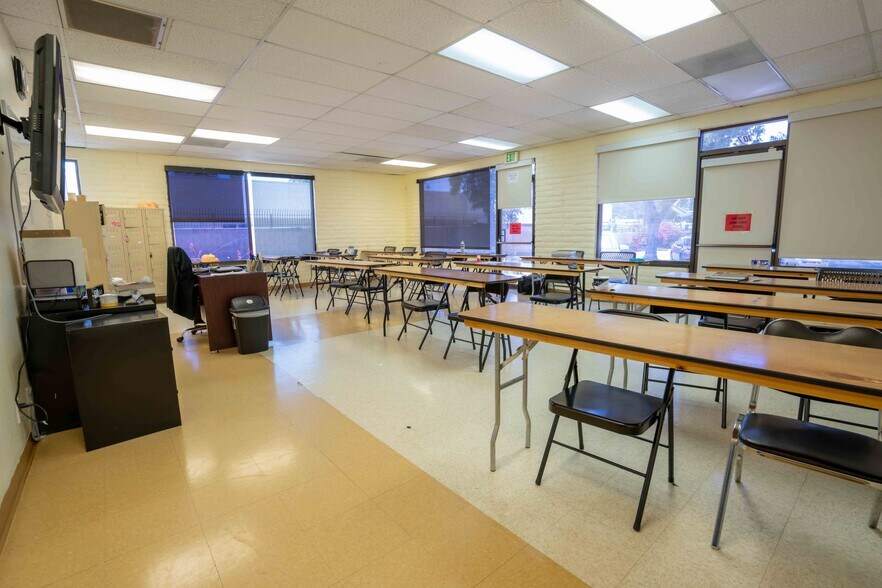 More Photos Of 2627 W Florida Ave, Hemet Office For Lease