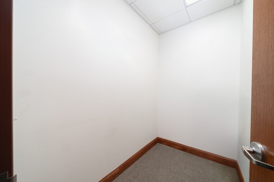 More Photos Of 36-42-42 Newark St, Hoboken Storefront Retail Residential For Lease