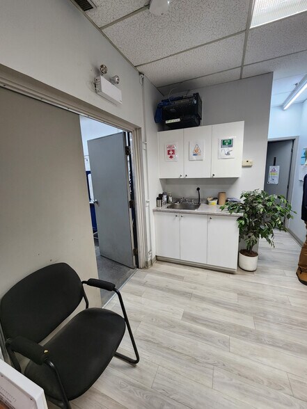 More Photos Of 645 St Du Père-Daniel, Trois-Rivières Warehouse For Lease