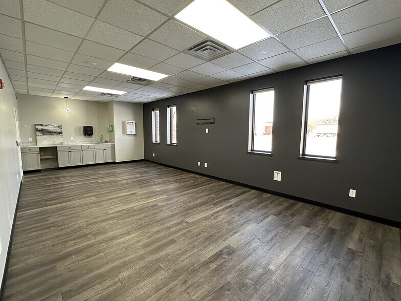 More Photos Of 6629 W Central Ave, Toledo Office For Lease