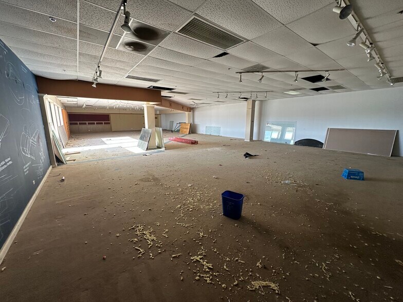 More Photos Of 301-373 W Golf Rd, Schaumburg Unknown For Lease