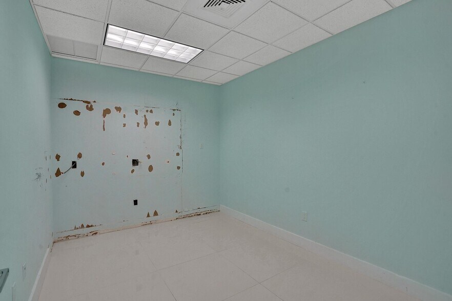 More Photos Of 15620 SW 29th St, Miramar Medical For Sale