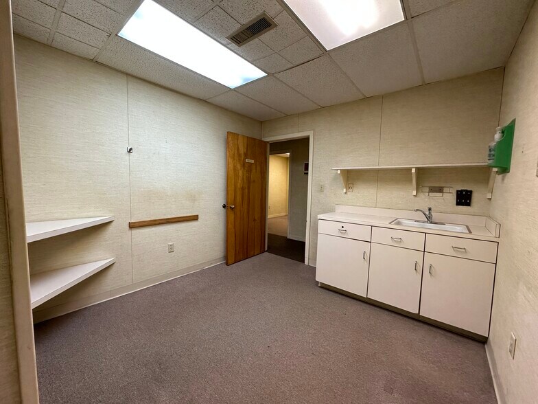 More Photos Of 2630 E Chestnut Ave, Vineland Medical For Sale