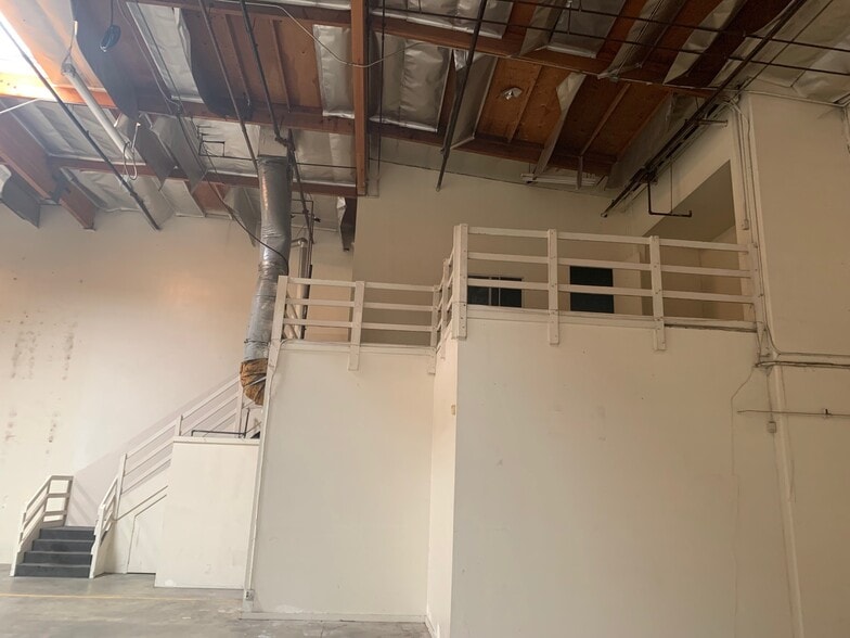 More Photos Of 100 S Reservoir St, Pomona Warehouse For Lease