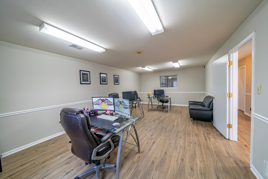 More Photos Of 20604 Burl Ct, Joliet Manufacturing For Sale