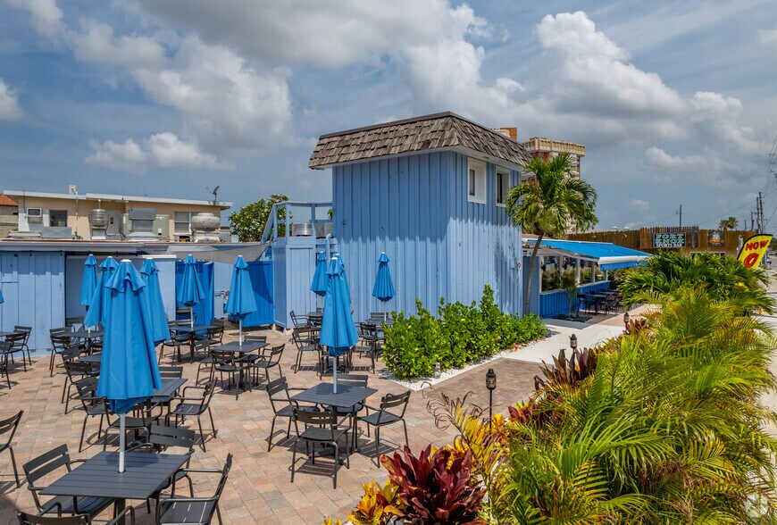 More Photos Of 17814 Gulf Blvd, Redington Shores Storefront Retail Residential For Sale