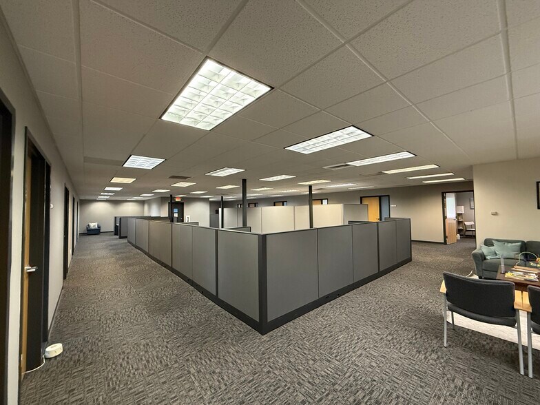 More Photos Of 2720 1st Ave NE, Cedar Rapids Office For Lease