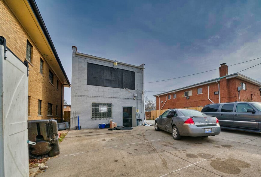 More Photos Of 10325 Cadieux Rd, Detroit Flex For Sale