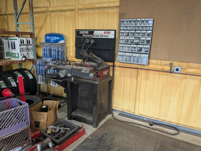 More Photos Of 11468 Black Jack Rd, Cumby Auto Repair For Sale