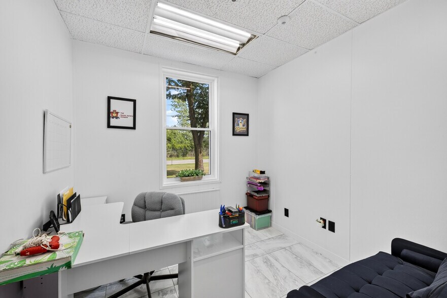 More Photos Of 210 W Terminal Rd, Liverpool Distribution For Lease