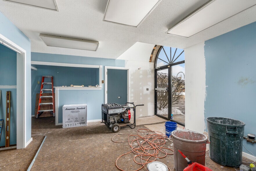 More Photos Of 34 Patria Rd, South Windsor Flex For Lease