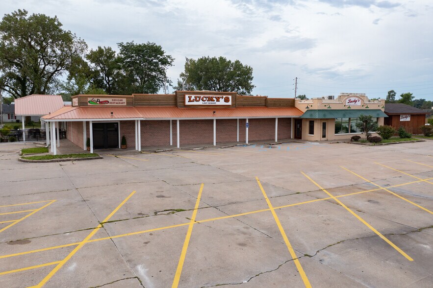 More Photos Of 1401 S Morley St, Moberly Restaurant For Sale