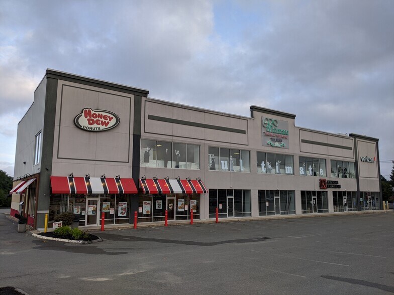 More Photos Of 130 Newbury St, Peabody Storefront For Lease