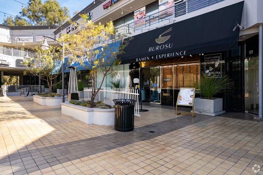 More Photos Of 12265 Ventura Blvd, Studio City Storefront For Lease