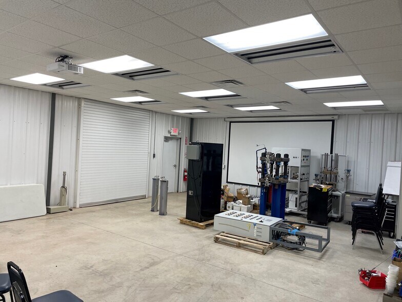 More Photos Of 7118 N Hwy 81, Duncan Unknown For Lease