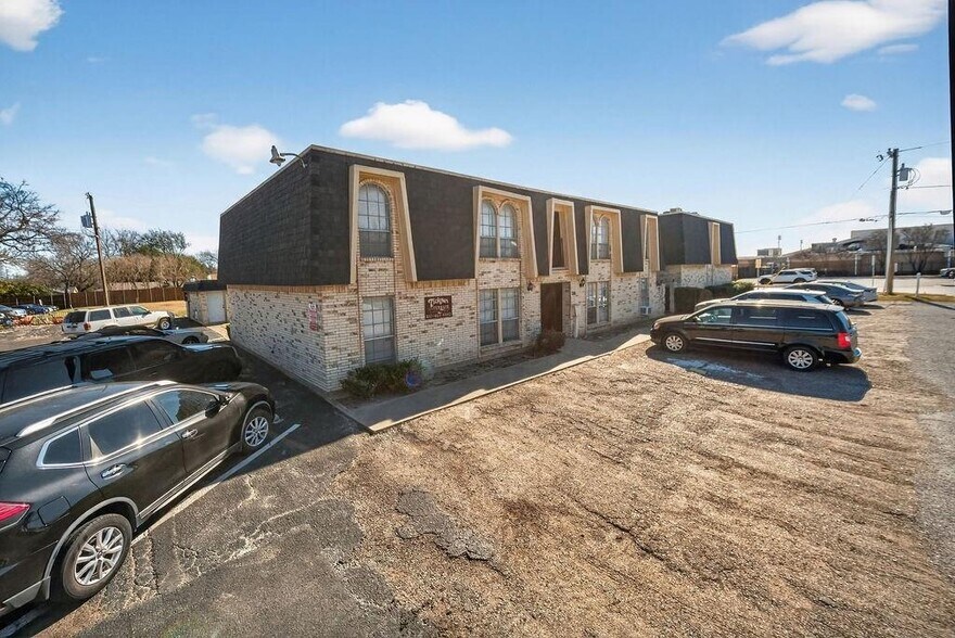 More Photos Of 705 E Worth St, Grapevine Apartments For Sale