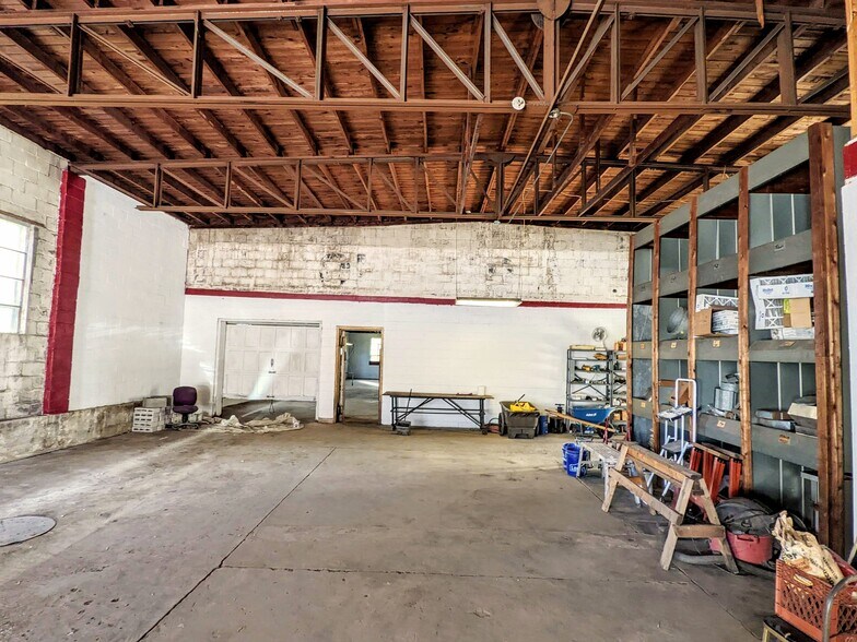 More Photos Of 2706 W 11th St, Little Rock Light Manufacturing For Sale