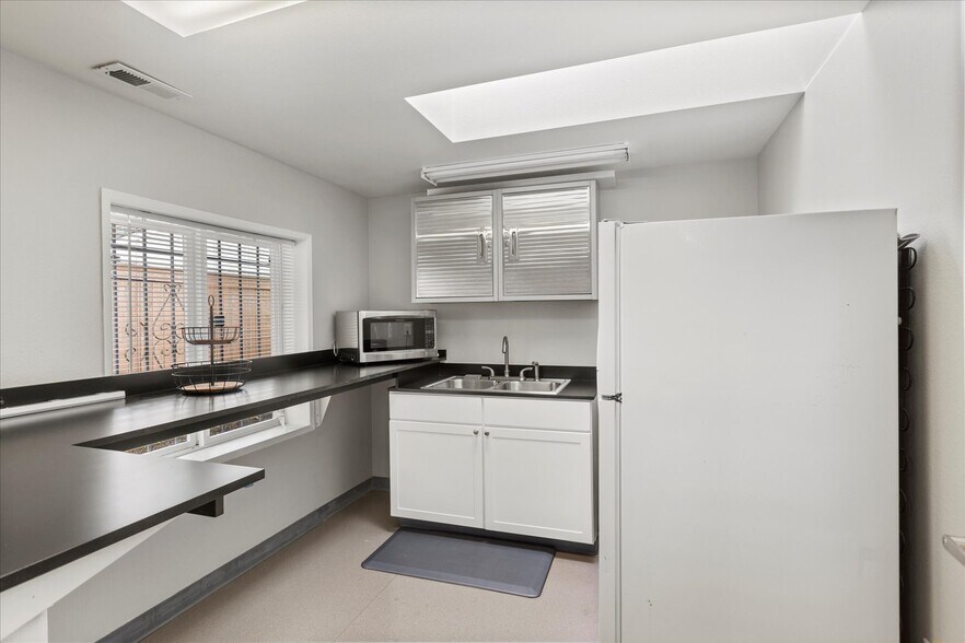 More Photos Of 5603 230th St SW, Mountlake Terrace Office For Sale