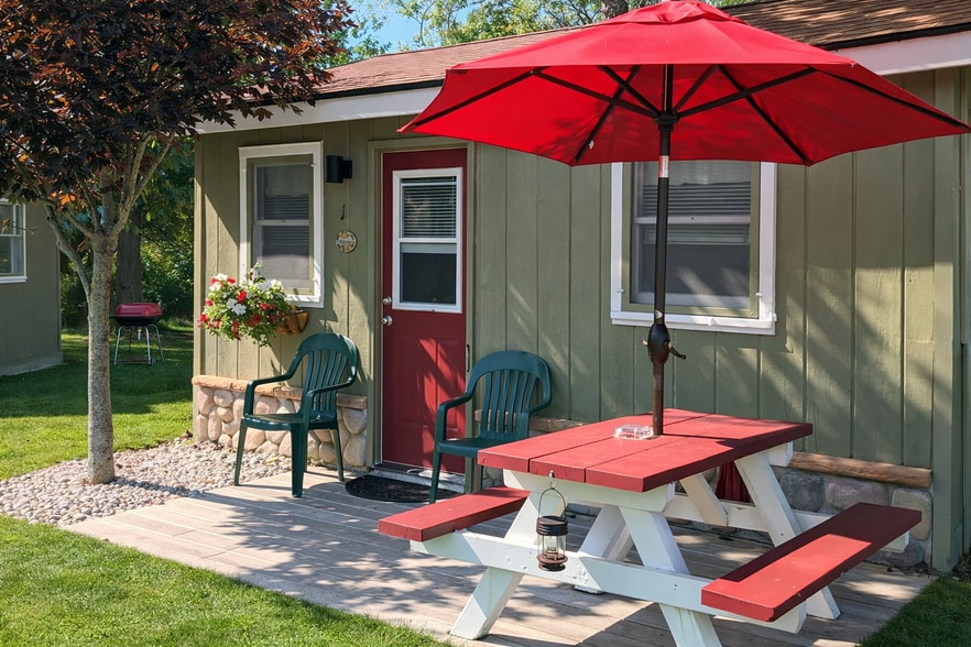 More Photos Of 11481 Main St, Honor Hotel For Sale