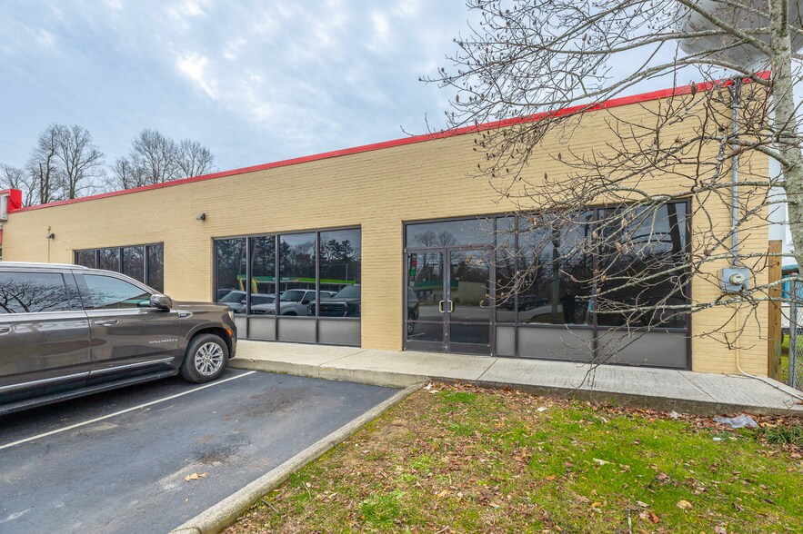 More Photos Of 3703 Taft Hwy, Signal Mountain Storefront For Lease