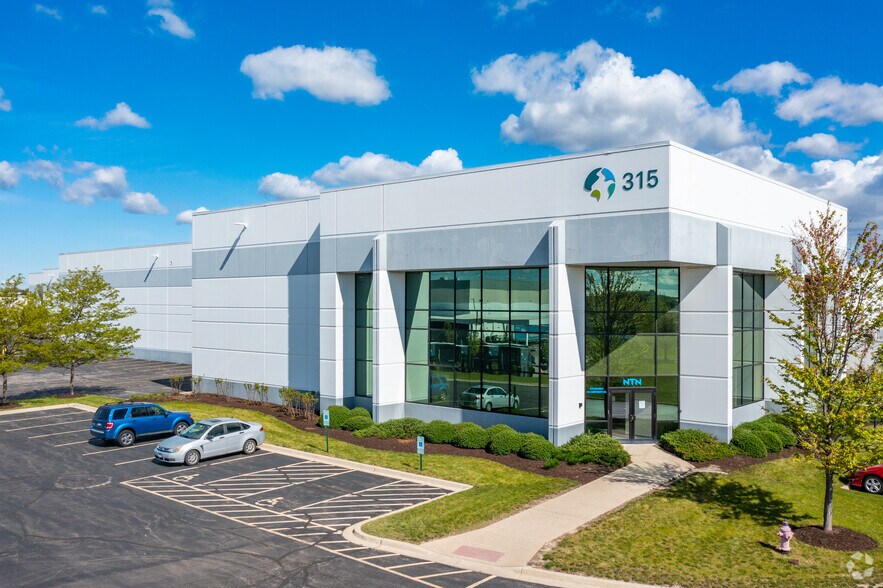 Primary Photo Of 305-325 Corporate Dr, Elgin Warehouse For Lease