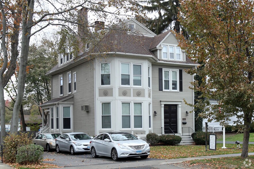 More Photos Of 2083 Main St, Stratford Office For Sale