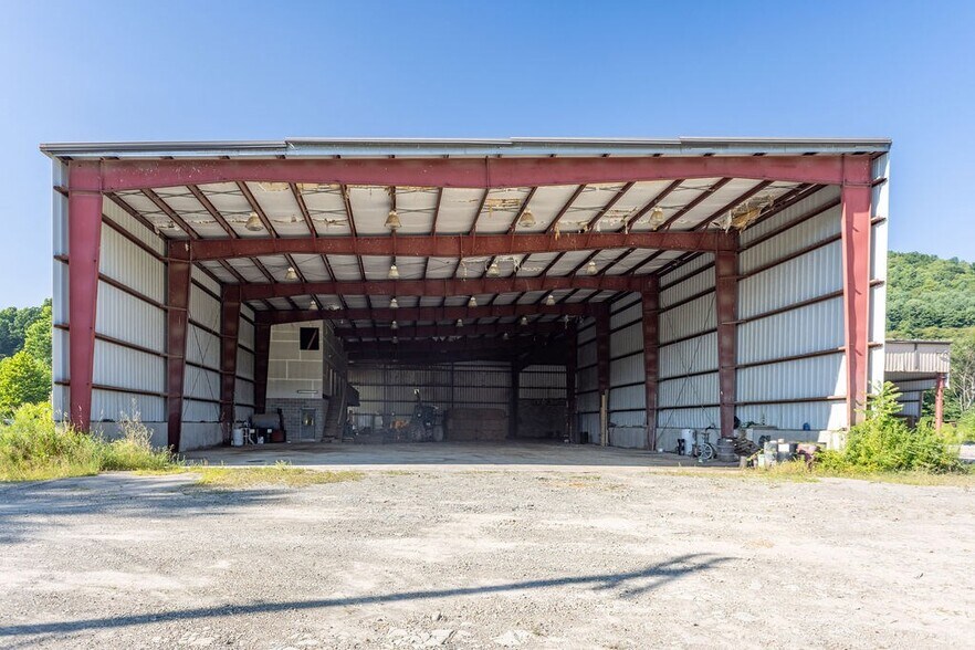 More Photos Of 398 Main St, Roulette Warehouse For Sale