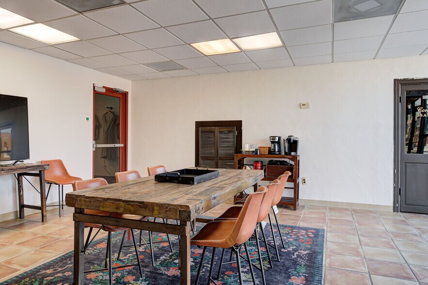 More Photos Of 1008 W Main St, Oklahoma City Office For Lease